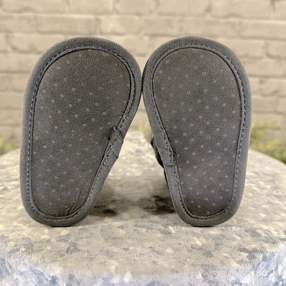 Carter’s Gray Fabric Fur Collar Pom-Pom Soft Booties - Baby 3-6 months🩶EUC - Picture 7 of 10
